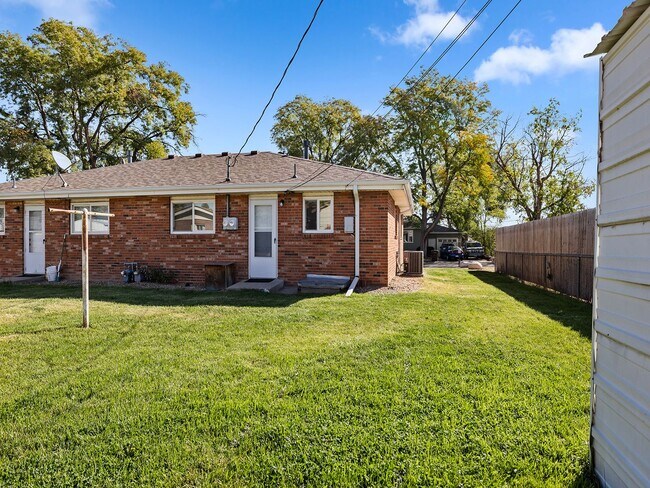 Building Photo - Charming 2-Bed, 1-Bath Duplex in Greeley, CO!
