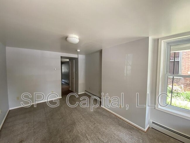 Building Photo - 239 E King St