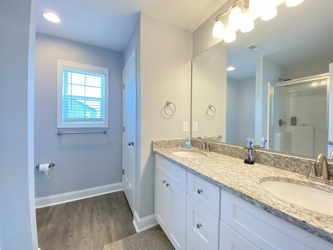 Building Photo - 900 Allstar Ave