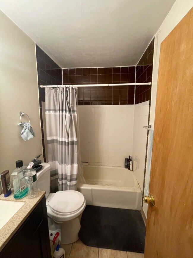 Building Photo - Beautiful 2 Bed Right in Jeffries Point