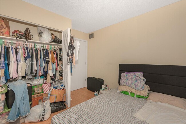 Building Photo - 6768 SW 39th Ct