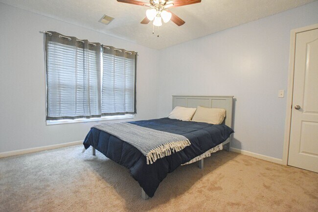 Building Photo - Pet Friendly in Sango!