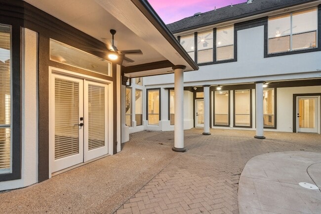 Building Photo - 7204 Pebble Hill Dr