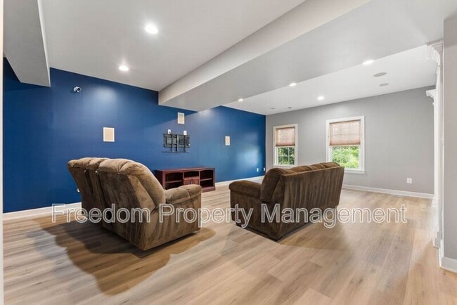 Building Photo - 42524 Rowderbury Sq