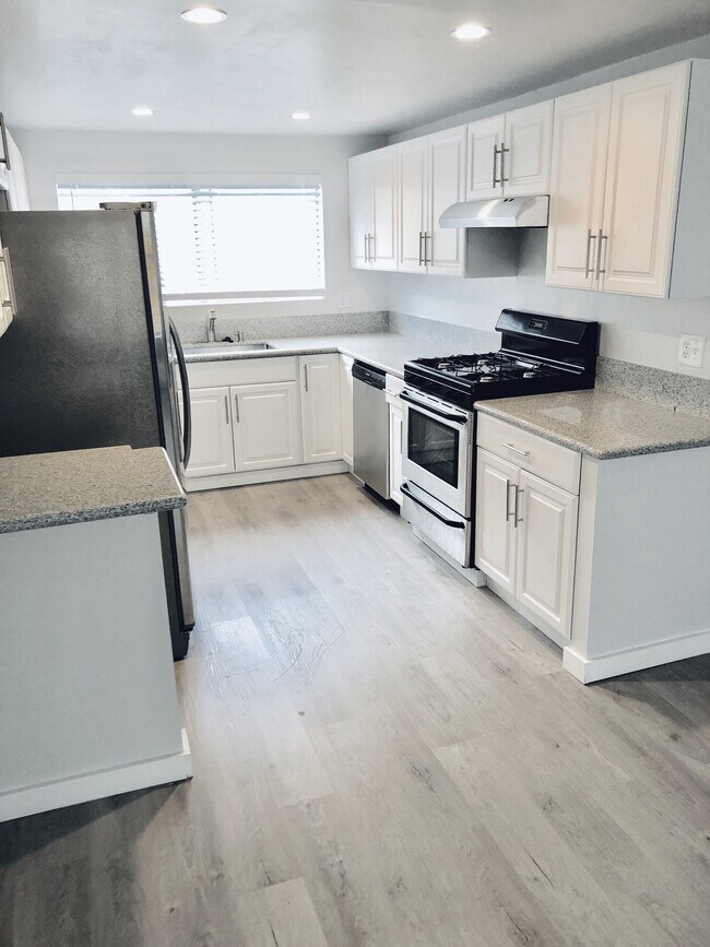 #3 - 2456 Arizona Ave