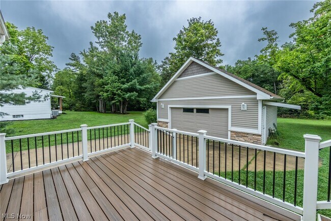 Building Photo - 9423 Highland Dr