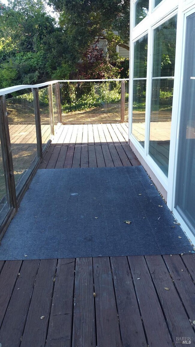 Building Photo - 230 Diviso St