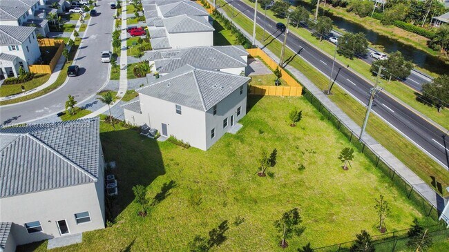 Building Photo - 865 SE 26th Rd
