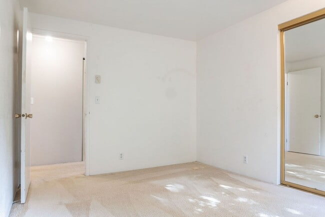 Building Photo - 431 Stonewood Dr