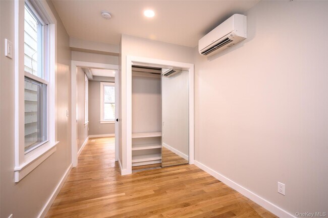 Building Photo - 86 Main St