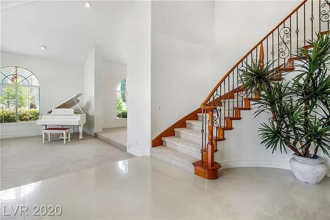 Building Photo - 7777 Willow Cove Cir