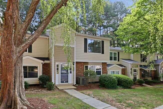 Building Photo - Modern 3BD, 2.5BA North Raleigh Townhome with Upgrades in a Prime Location Near Top Shopping, Din...