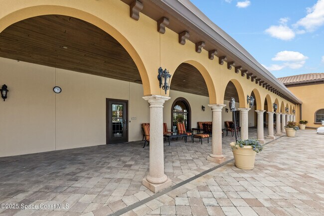 Building Photo - 739 Monterey Dr