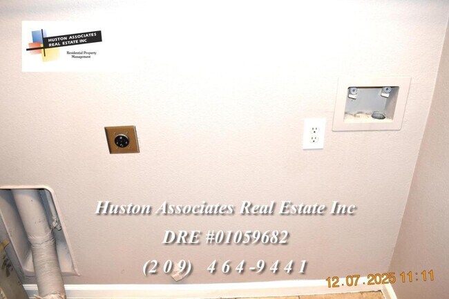 Building Photo - 1933 Cielito Dr