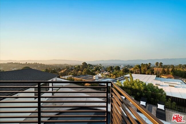 Building Photo - 15655 Castlewoods Dr