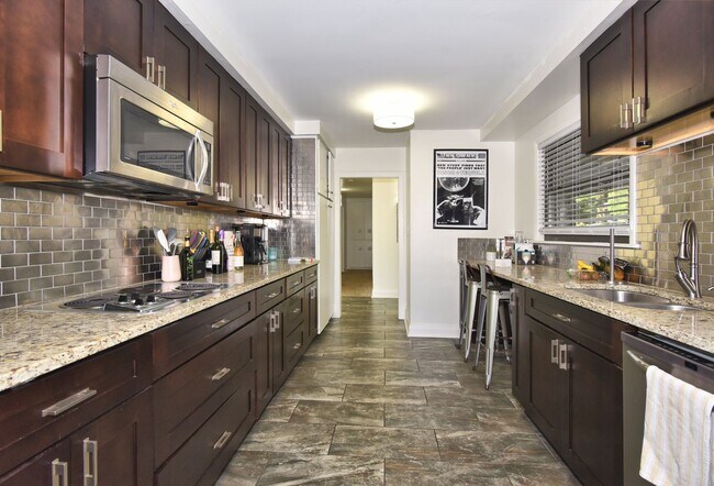 Building Photo - Mid Century Modern home in the Patrick Hen...