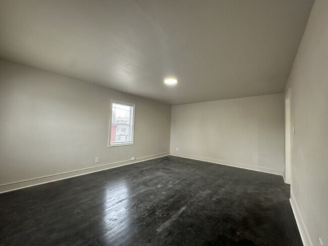 Building Photo - Fountain City | Renovated Units | Washer/D...
