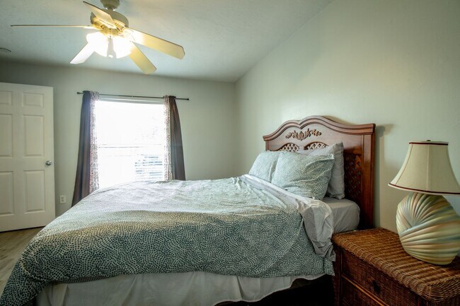 Building Photo - 77 Cardinal Dr