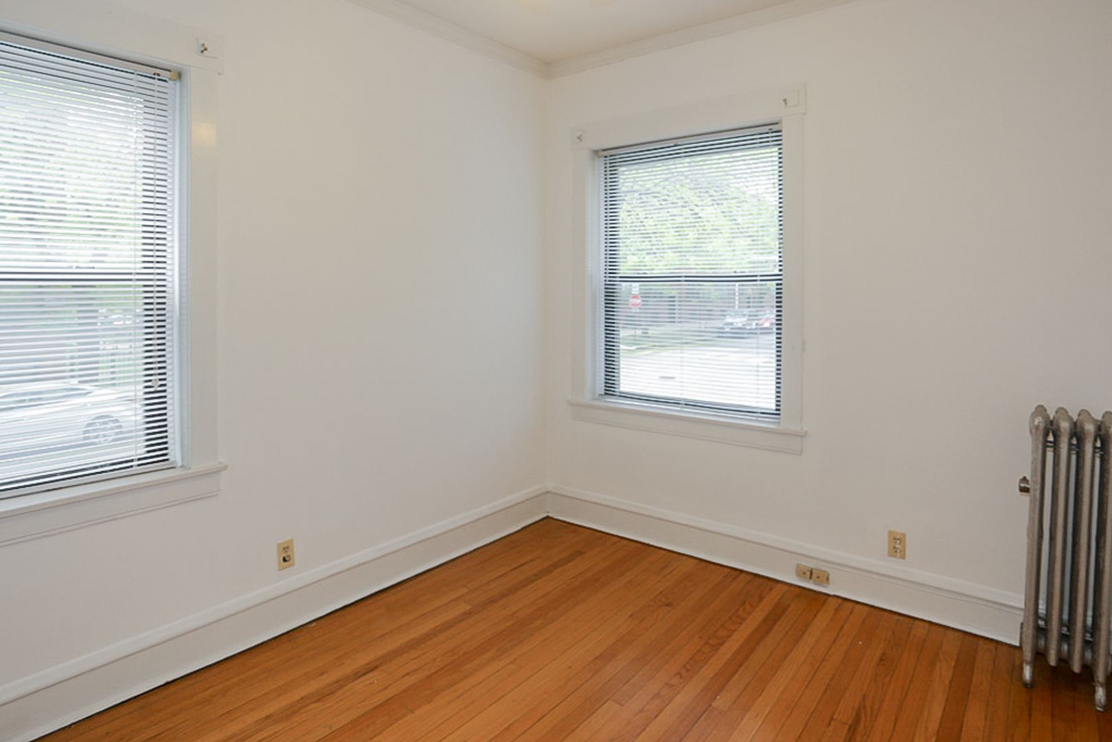 Building Photo - 3501 N Greenview Ave