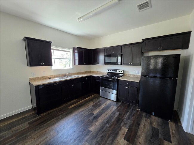 Building Photo - 6210 Lacey Oak Dr