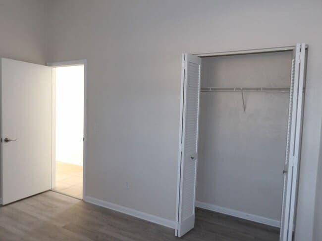 Building Photo - Updated 1/2 Duplex