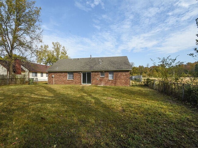 Building Photo - Fully updated 3 bed, 1.5 bath home with wonderful curb appeal north of Memphis.