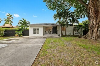 Building Photo - 441 De Soto Dr