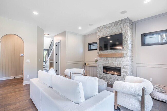 Building Photo - 856 BELLE Rdg Lp