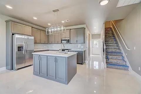 Building Photo - 620 Abadan Dr