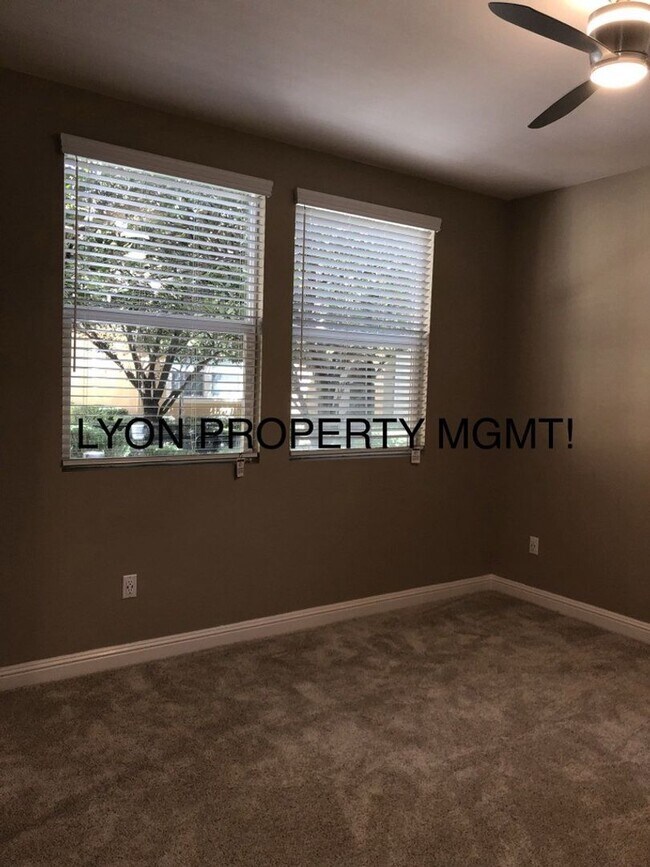 Building Photo - Fabulous condo located in the highly sough...