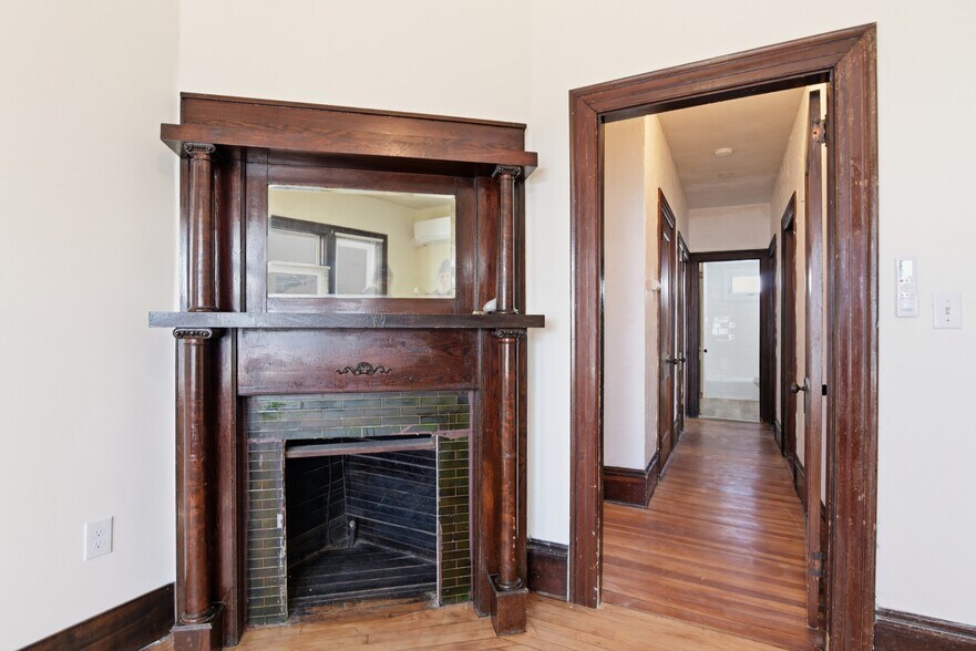 Building Photo - 341 Belmont St