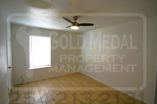 Building Photo - 2302 Hunt Dr