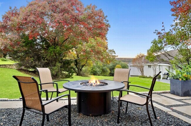 Building Photo - 303 Golf Crest Ln