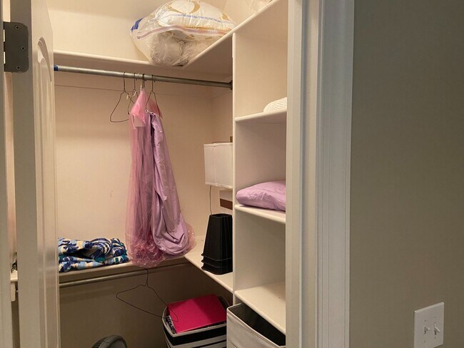 Building Photo - 4BR/4.5BA Furnished Townhome For Rent