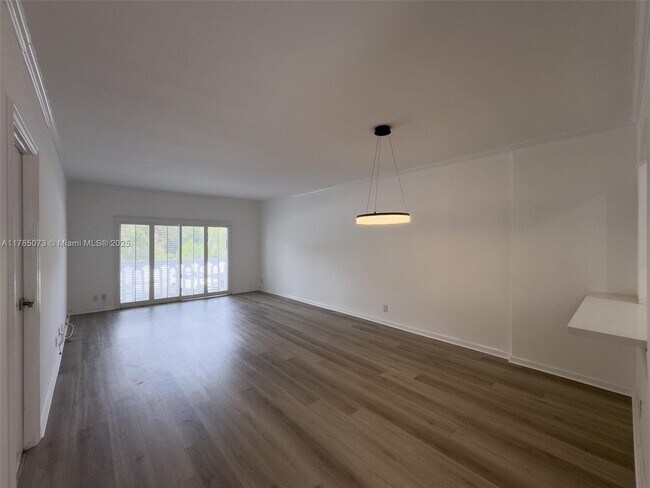 Building Photo - 100 Edgewater Dr