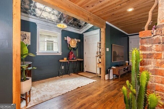 Building Photo - 154 Savannah St SE