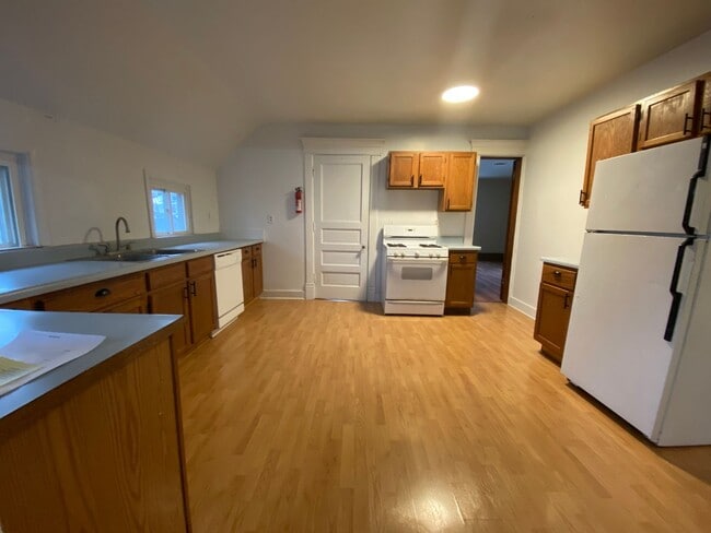 Primary Photo - 743 Academy St