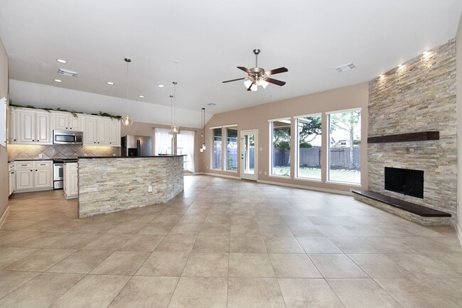 Building Photo - 26202 Basil View Ln