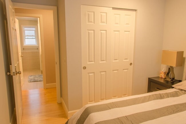 Building Photo - 4bd/2.5ba Seattle Home