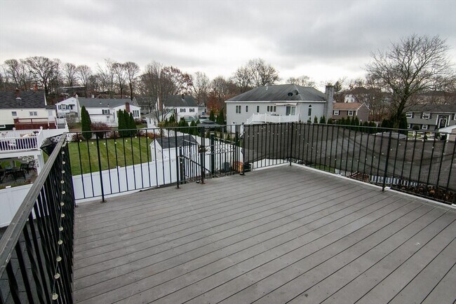 Building Photo - 118 Vine St