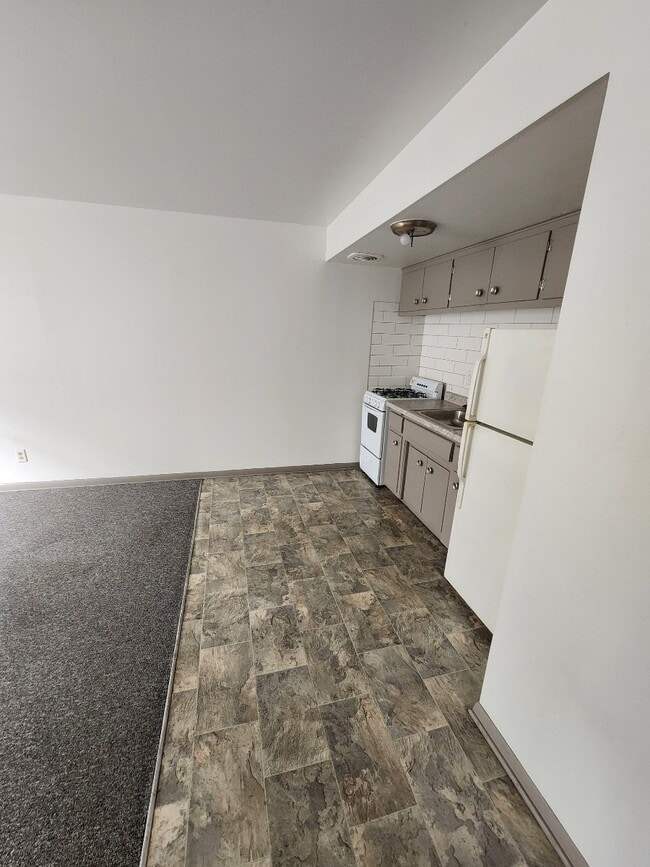 Building Photo - 6521