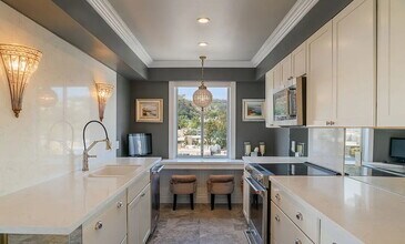 Building Photo - "Charming 1-Bedroom Retreat in Santa Ana – Perfect for Urban Living!"