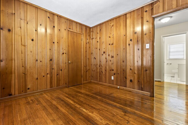 Building Photo - 257 Zandale Dr