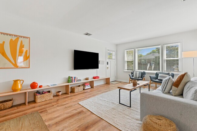 Building Photo - 1619 Riverview Terrace