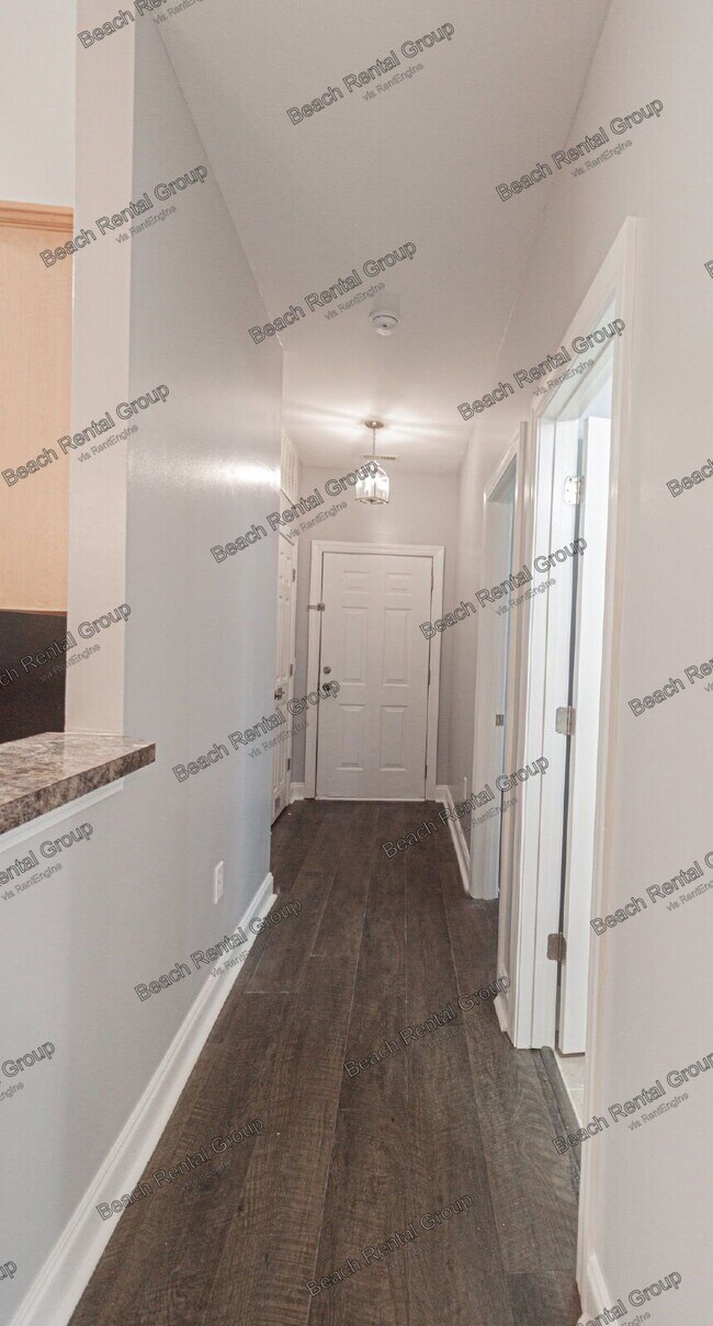Building Photo - 2065 Silvercrest Dr