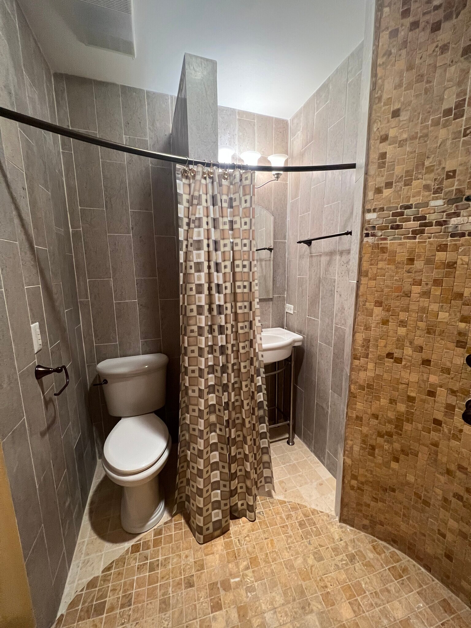 Master bathroom - 7N201 Windsor Dr