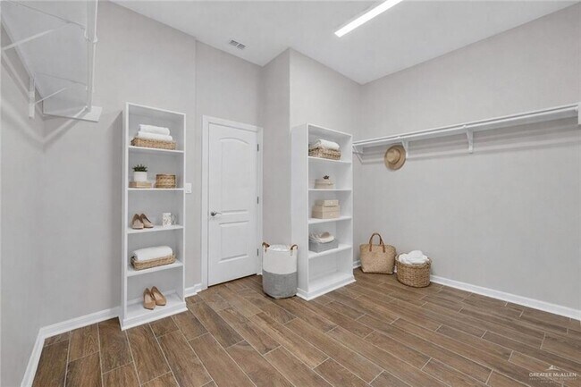 Building Photo - 4804 Ensenada Ave