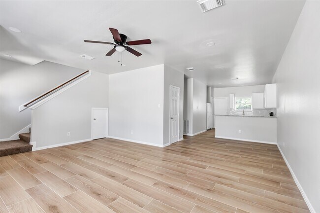 Building Photo - 10445 Wicklowe St