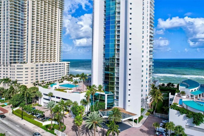 Building Photo - 16485 Collins Ave