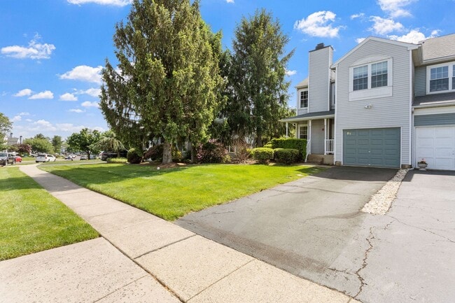 Building Photo - 3 Bd / 2.5 Bth Council Rock Townhome